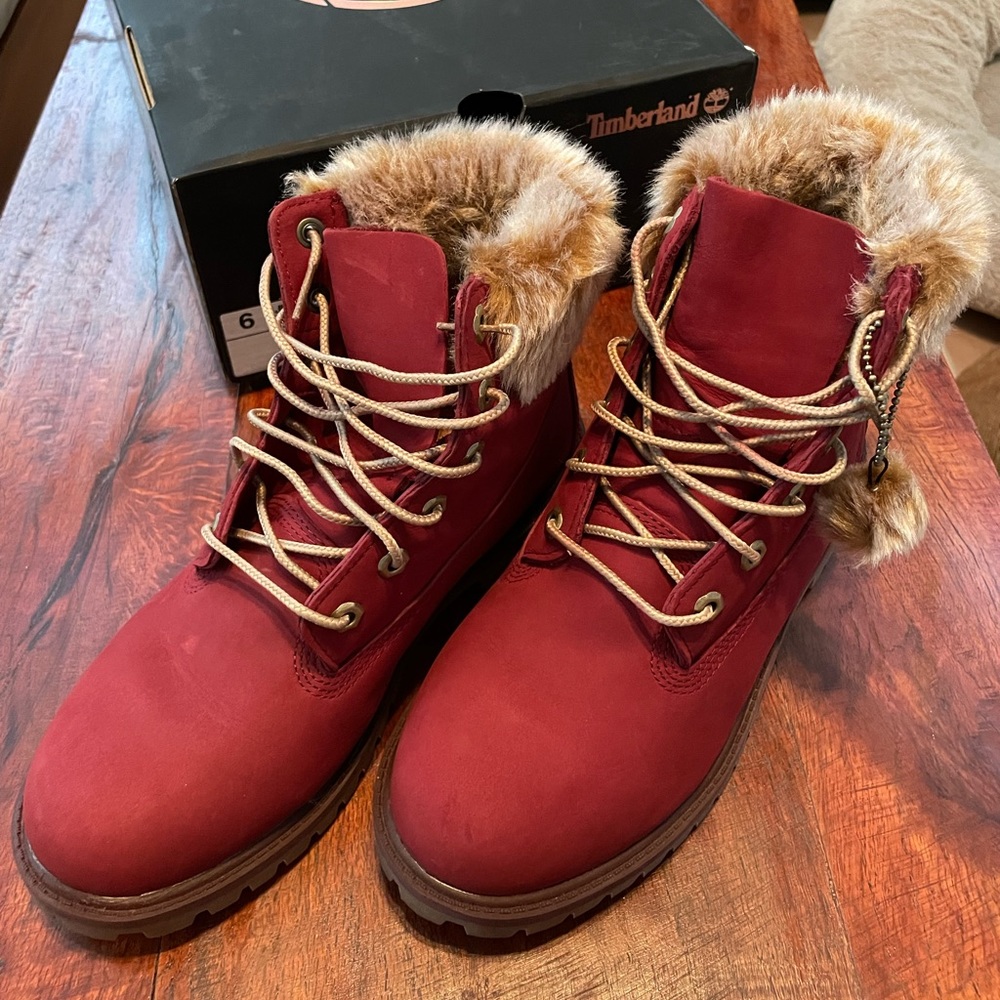 Burgundy fur Timberland boot